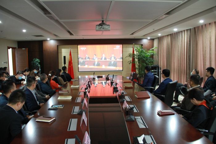 市城投集团组织干部职工收看纪念辛亥革命110周年大会 (1).jpg